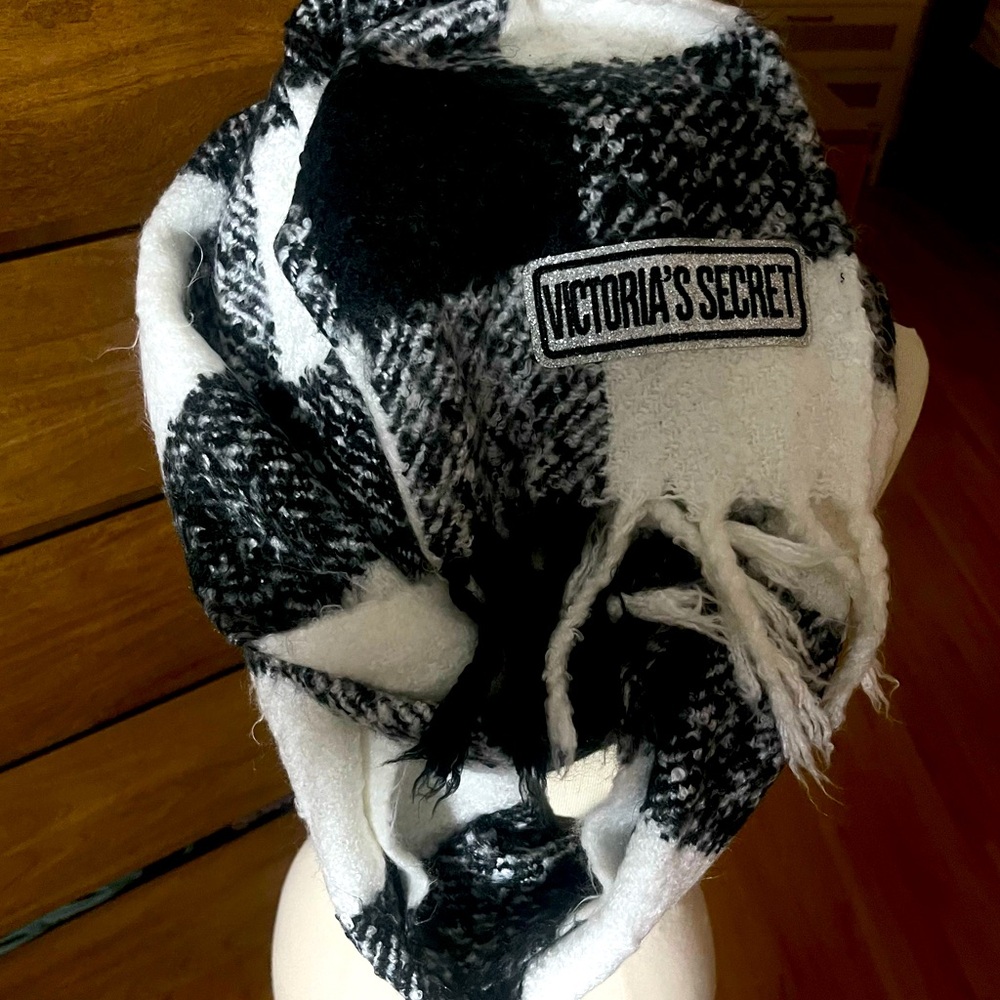New Victoria Secret Scarf